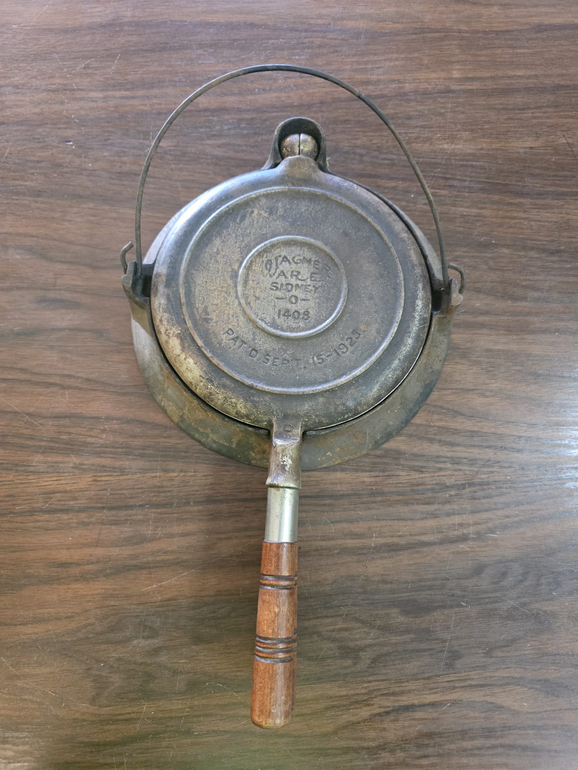 Wagner Ware Sidney -O- Waffle Iron #1408 - Image 5