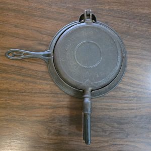 Griswold Cast Iron Waffle Iron #8