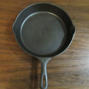 Cast Iron Unmarked Wagner Skillet #8